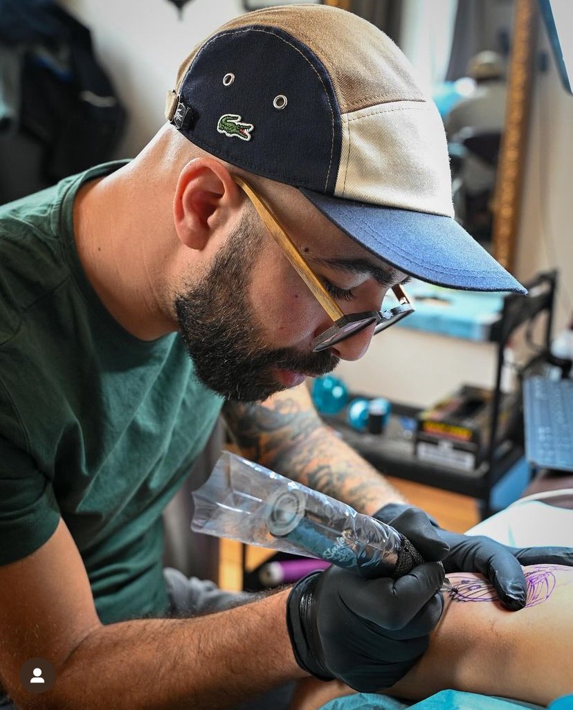 Nacib, tatoueur chez Skull & Bones à Caen